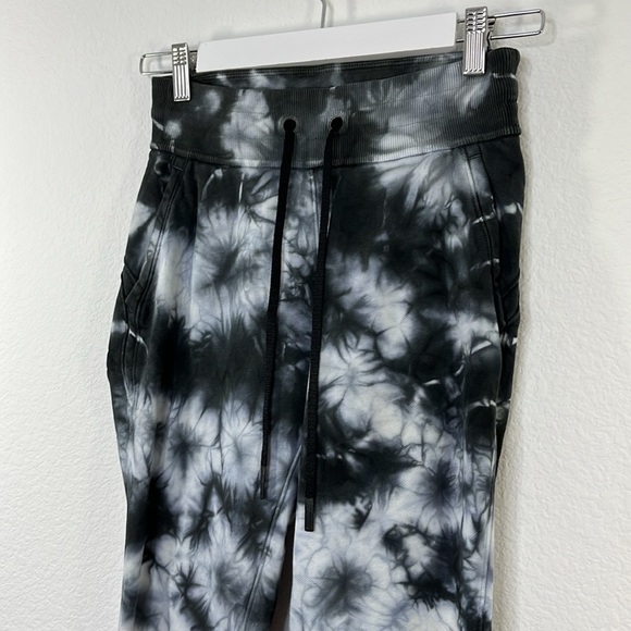 Lululemon Warm Down Jogger Pant size 4 Women’s Activewear - Picture 3 of 10